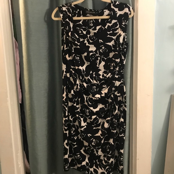 Form fitting dress - Picture 1 of 3